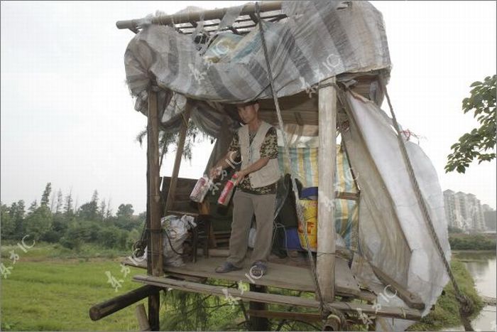 Chinese Farmer Defends His Land Homemade Canon (16 pics)