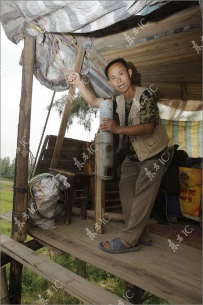 Chinese Farmer Defends His Land Homemade Canon (16 pics)