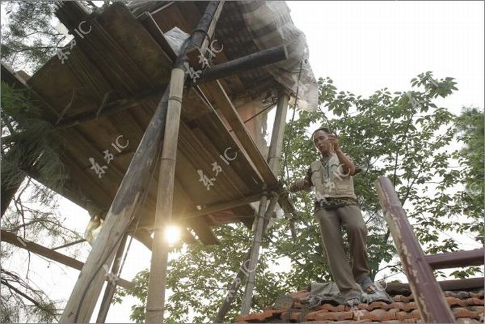Chinese Farmer Defends His Land Homemade Canon (16 pics)