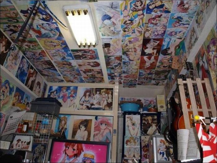 Room of a Manga Fan (6 pics)