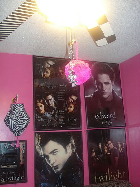 Bedrooms of the Biggest Twilight Fans (27 pics)