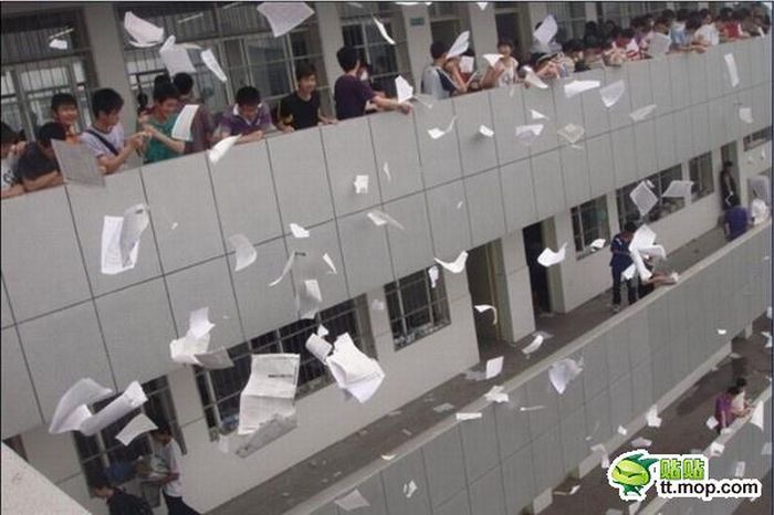 Students Celebrate the End of Exams (8 pics)