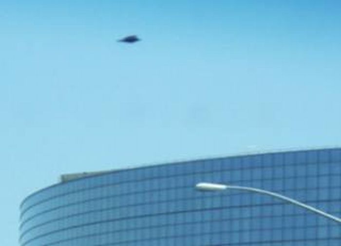 UFO Sightings Around the World (101 pics)