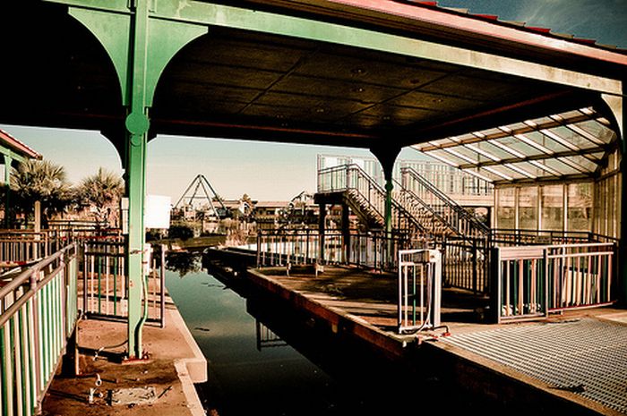 Abandoned Six Flags in New Orleans (54 pics)