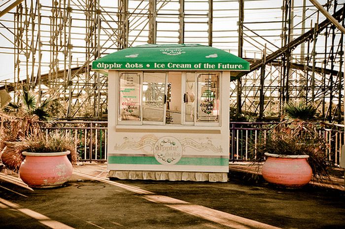 Abandoned Six Flags in New Orleans (54 pics)