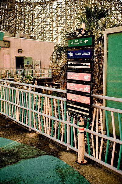 Abandoned Six Flags in New Orleans (54 pics)