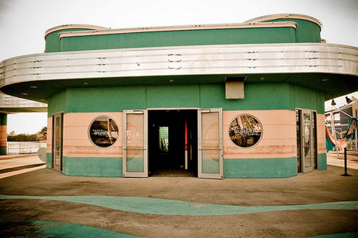 Abandoned Six Flags in New Orleans (54 pics)