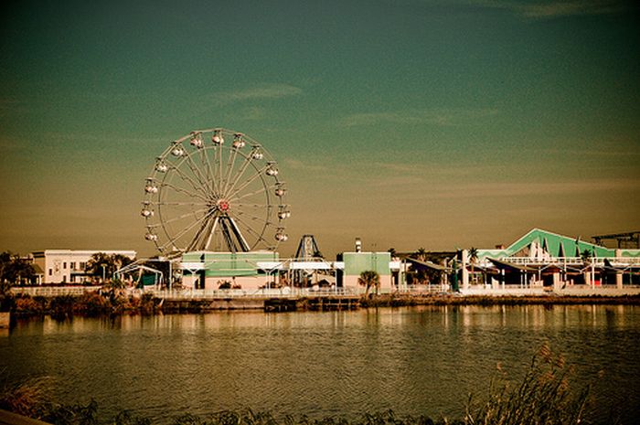 Abandoned Six Flags in New Orleans (54 pics)