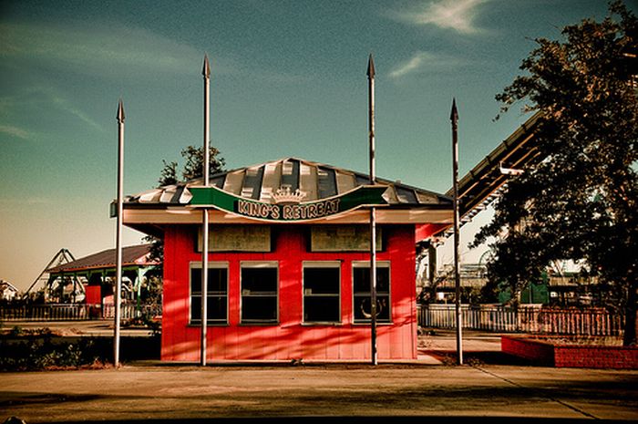 Abandoned Six Flags in New Orleans (54 pics)