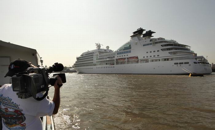 Cruise Ship Seabourn Sojourn (18 pics)