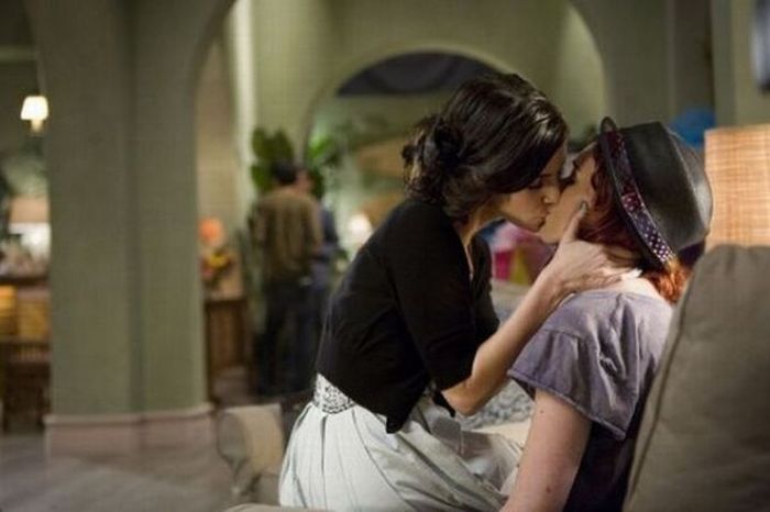 The Most Famous Lesbian Kisses (44 pics)