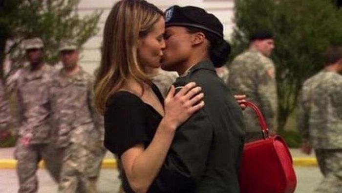 The Most Famous Lesbian Kisses (44 pics)