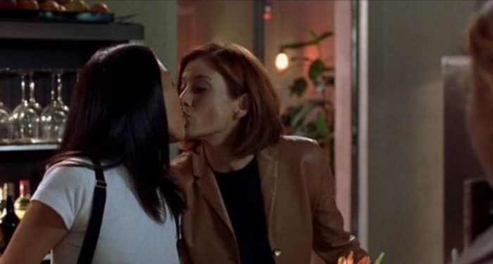 The Most Famous Lesbian Kisses (44 pics)