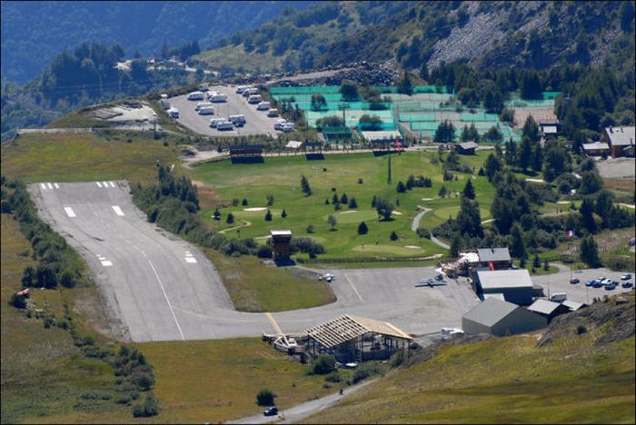 Courchevel Airport (10 pics + 2 videos)