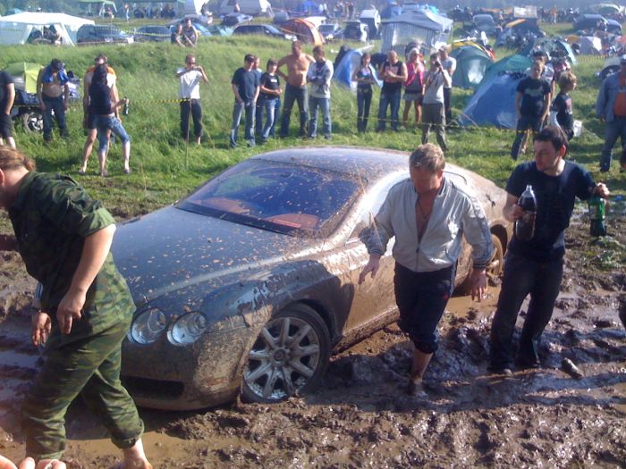 Drunk Bentley Owner Decides to Take a Mud Bath (23 pics)