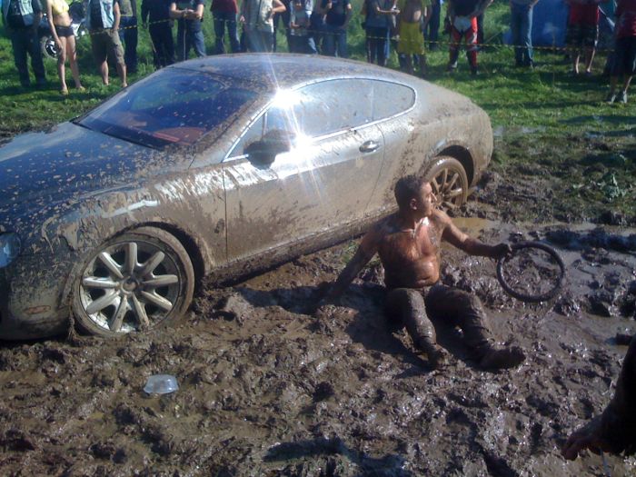 Drunk Bentley Owner Decides to Take a Mud Bath (23 pics)