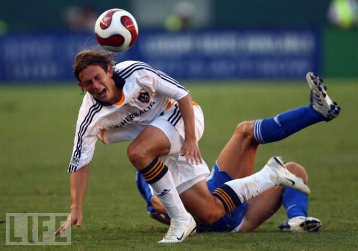 Professional Soccer Players Know How to Act (37 pics)