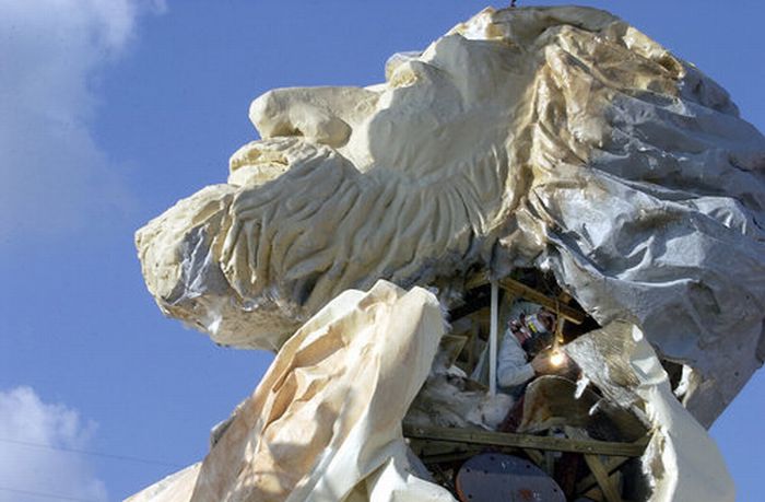King of Kings Statue of Jesus Destroyed by Lightning(22 pics)