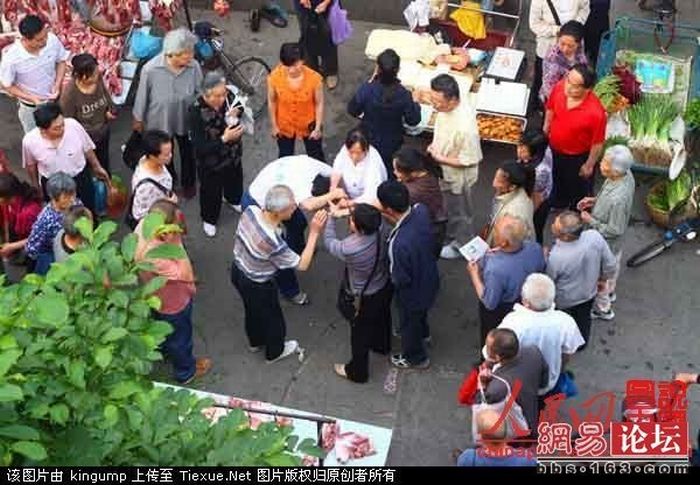 Fight at a Chinese Market (16 pics)