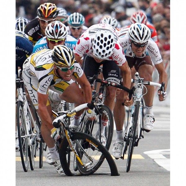 2010 Tour de Suisse Stage 4 Crash (10 pics + video)