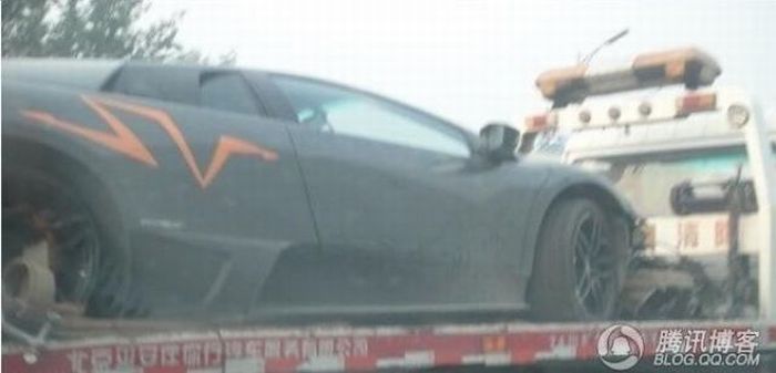 Wrecked Supercars (16 pics)
