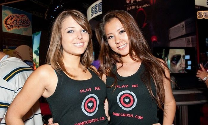Girls from E3 Booths (64 pics)