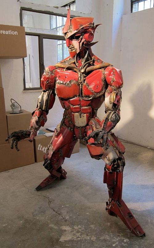 A Man Turns His Old Car Into a Transformer (3 pics)