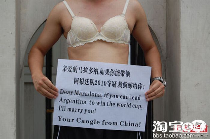 Crazy Argentina Fan From China (6 pics)