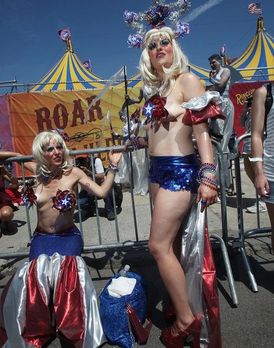 Coney Island Mermaid Parade 2010 (13 pics)