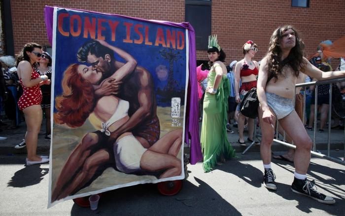 Coney Island Mermaid Parade 2010 (13 pics)