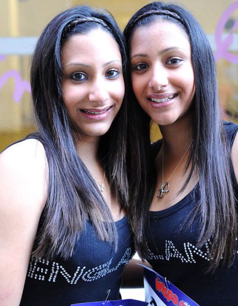 Cute and Sexy Twin Girls (38 pics)