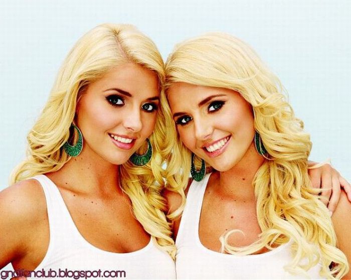 Cute and Sexy Twin Girls (38 pics)