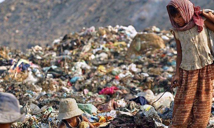Living at a Dump in Phnom Penh (96 pics)