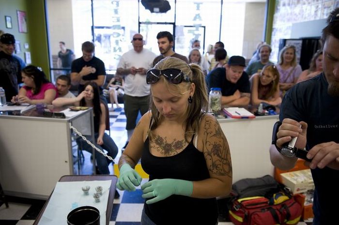 Man Gets Pierced 1,091 Times (17 pics)