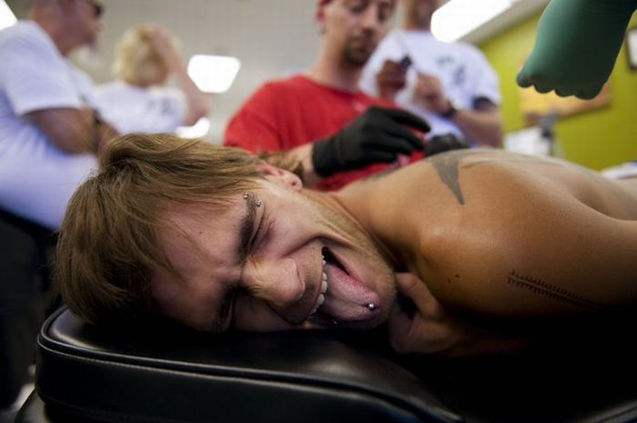 Man Gets Pierced 1,091 Times (17 pics)