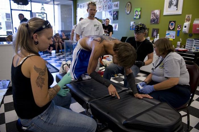 Man Gets Pierced 1,091 Times (17 pics)