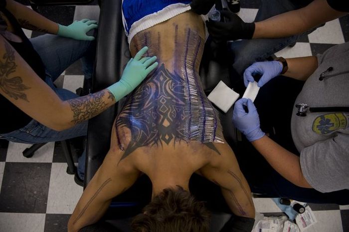 Man Gets Pierced 1,091 Times (17 pics)