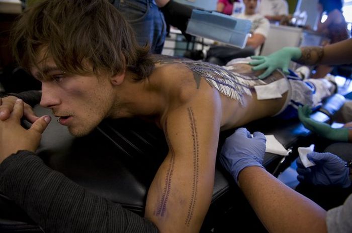 Man Gets Pierced 1,091 Times (17 pics)