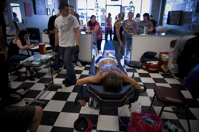 Man Gets Pierced 1,091 Times (17 pics)