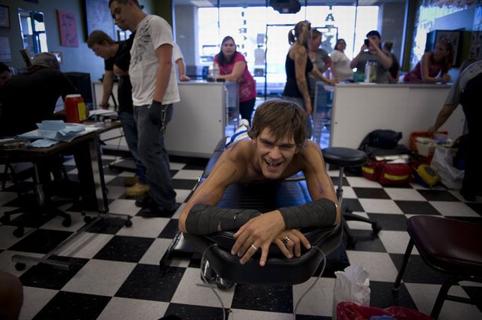 Man Gets Pierced 1,091 Times (17 pics)