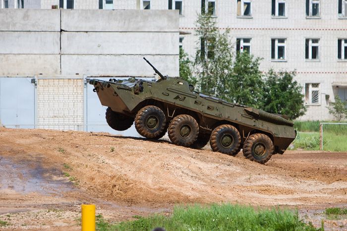 Production Facilities of Armored Troop-Carriers in Russia (76 pics)