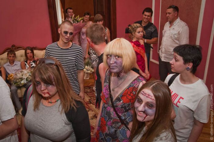 Zombie Wedding (44 pics)