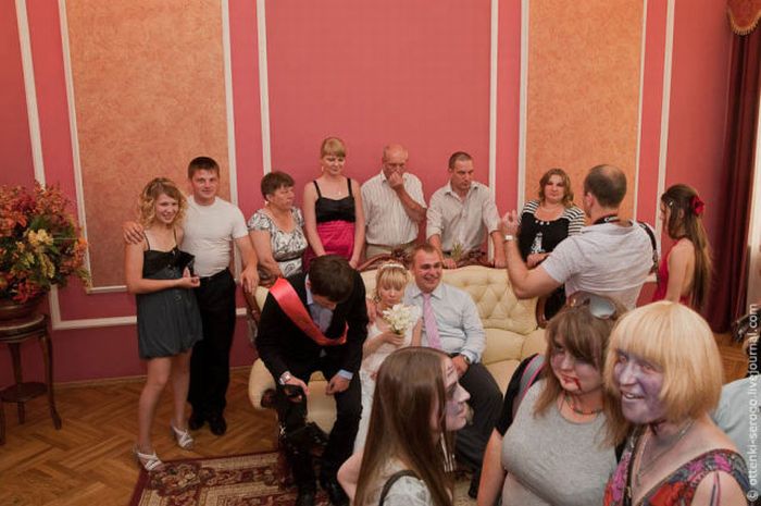 Zombie Wedding (44 pics)