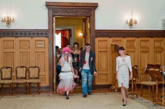 Zombie Wedding (44 pics)