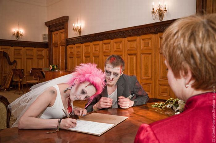 Zombie Wedding (44 pics)