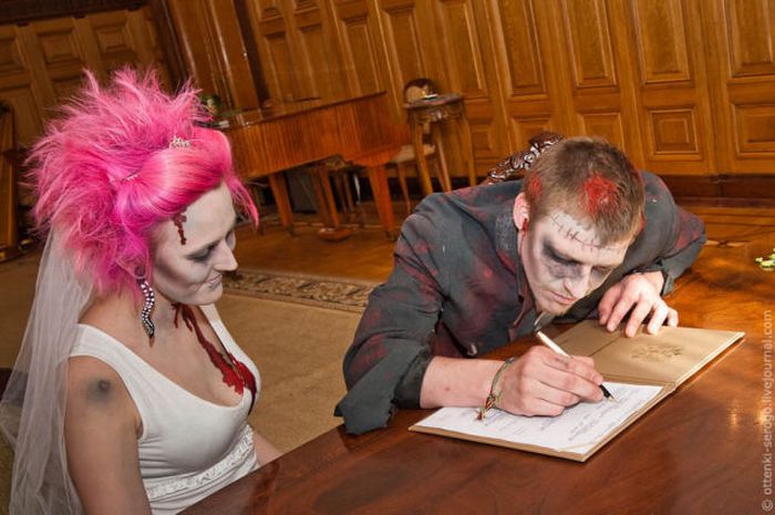 Zombie Wedding (44 pics)