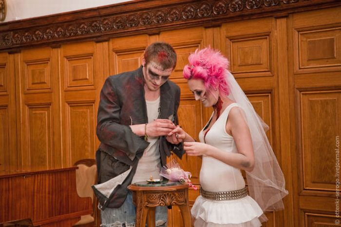 Zombie Wedding (44 pics)