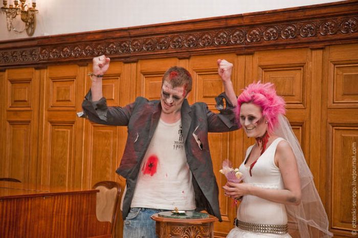 Zombie Wedding (44 pics)