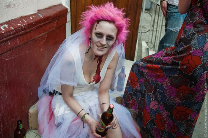 Zombie Wedding (44 pics)