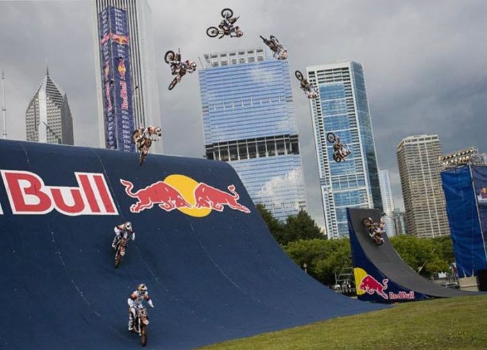 The Best Bike Stunts (30 pics)